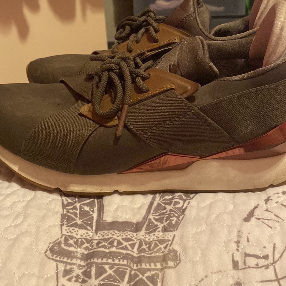 Color: Dark Green Pumas. Size: 8 - Picture 5 of 6